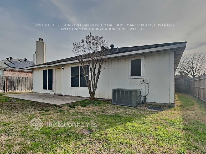 Building Photo - 8175 Spruce Valley Dr