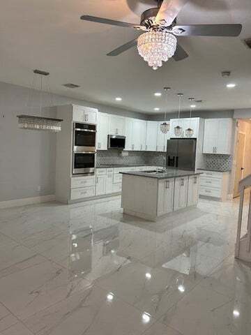 Building Photo - 1305 Lucaya Dr