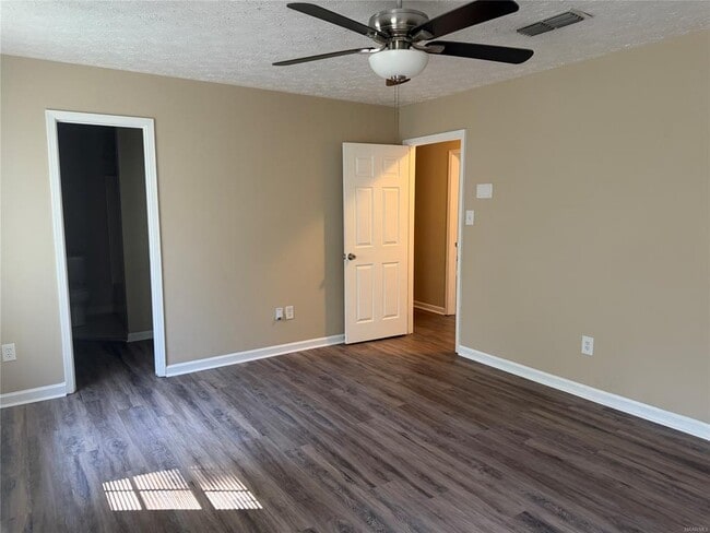Building Photo - 1206 Kingston Green Dr