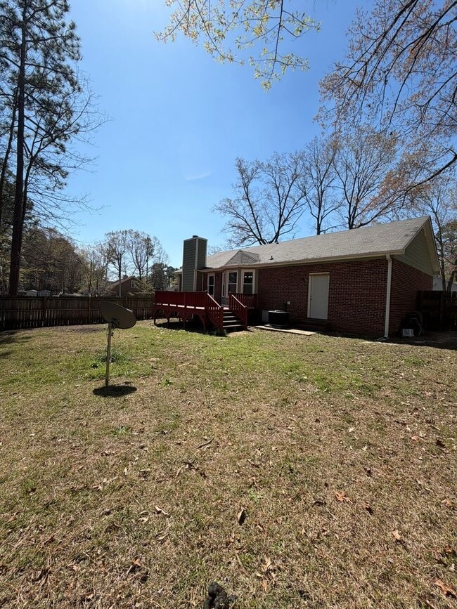 Building Photo - 991 Rim Rd