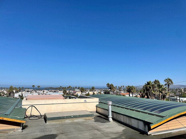 Building Photo - Amazing Ocean View Beach House