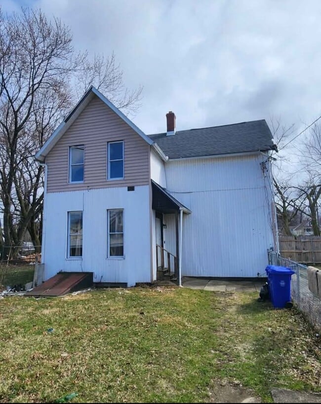 Primary Photo - 545 W 17th St