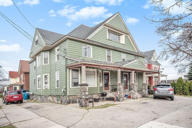 Building Photo - 610-612 West Kalamazoo Avenue