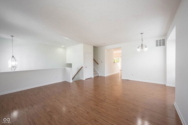 Building Photo - 9009 Mercer Dr