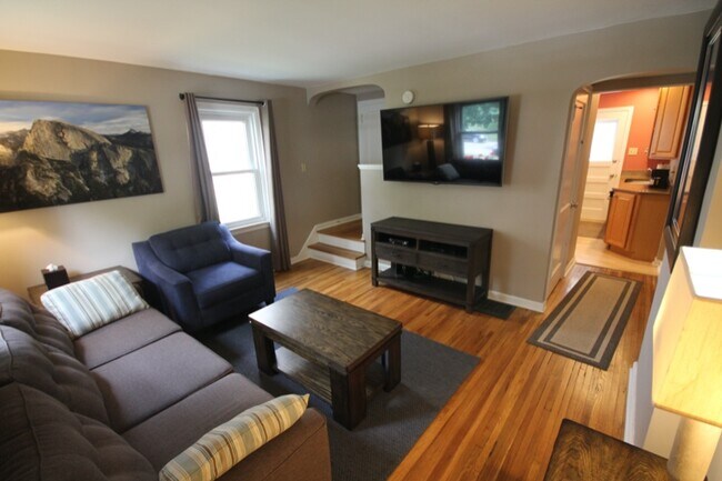 Primary Photo - 1480 Elmwood Ave