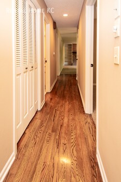 Building Photo - Beautifully updated split level with Finis...