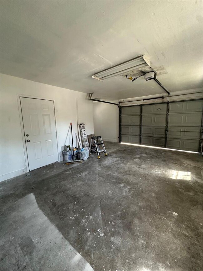 Building Photo - 148 Discovery Ln