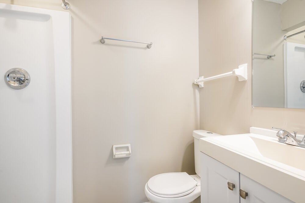 Building Photo - 142 Creekwood Ln