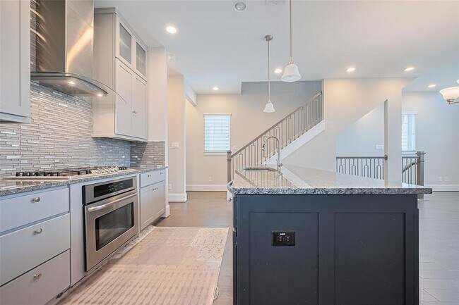 Building Photo - 11007 Acorn Falls Dr