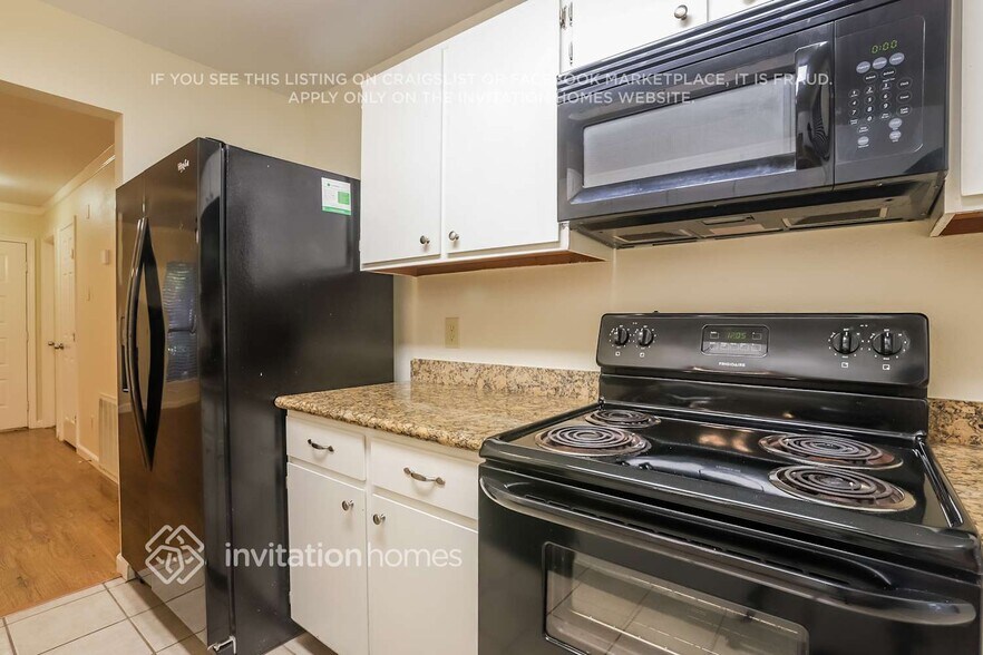 Building Photo - 7 Redberry Ct