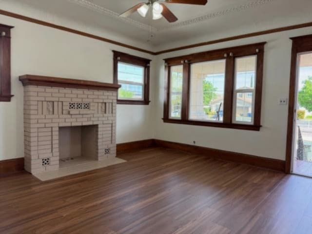 Family Room - 229 W 8th St