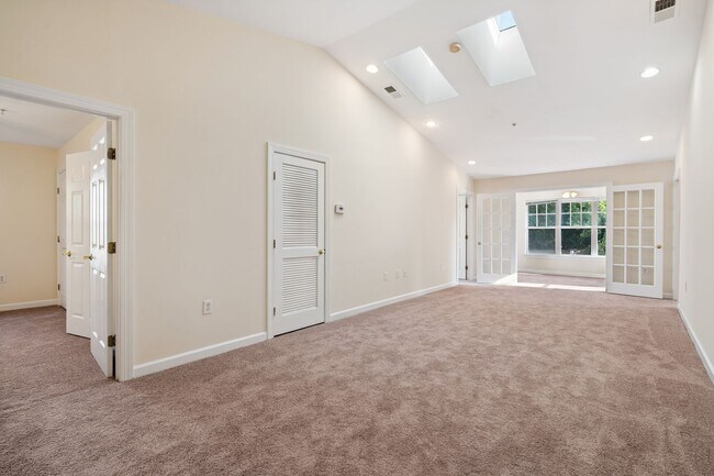 Building Photo - 3be/3ba Apartment Near Duke's Medical/Rese...