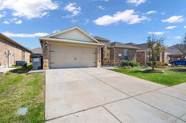 Building Photo - 806 Meadow Wood Ln