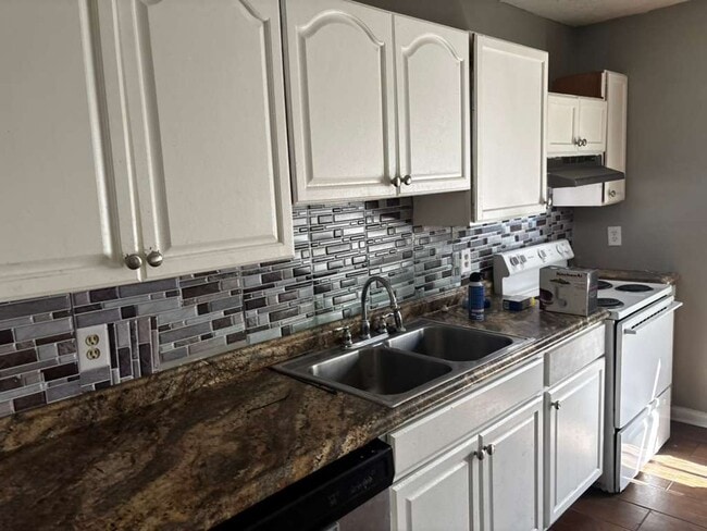 Building Photo - 6521 Cissna Dr