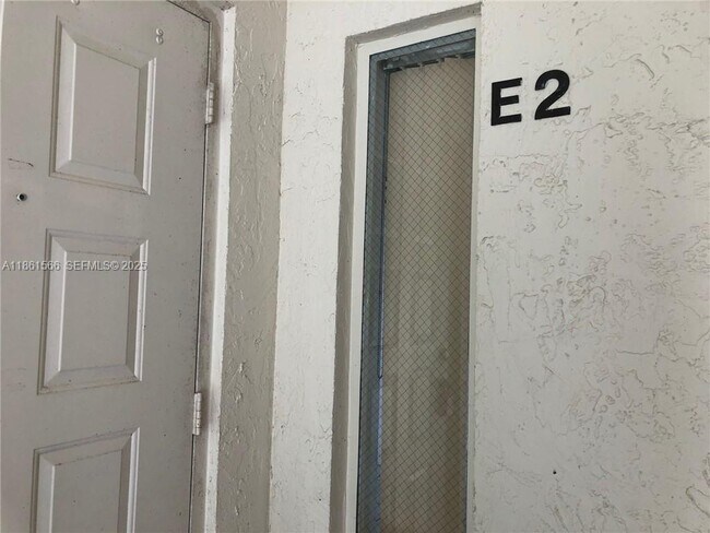 Building Photo - 1102 Green Pine Blvd