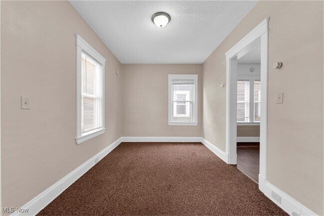 Building Photo - 2085 Robin St