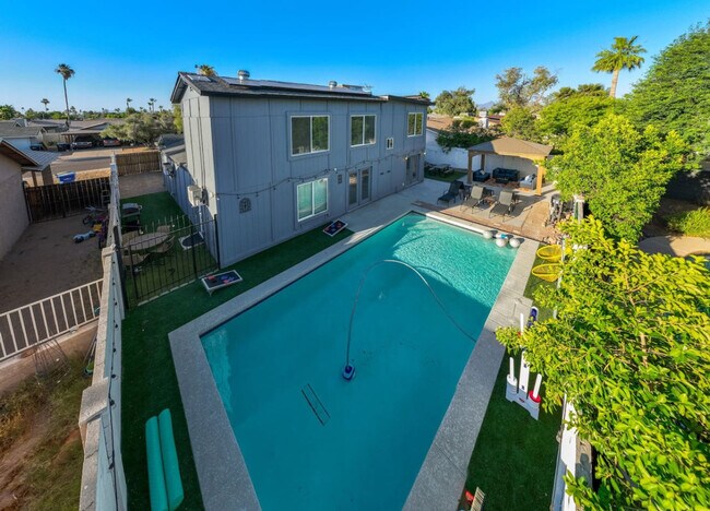 Building Photo - 3733 E Dahlia Dr