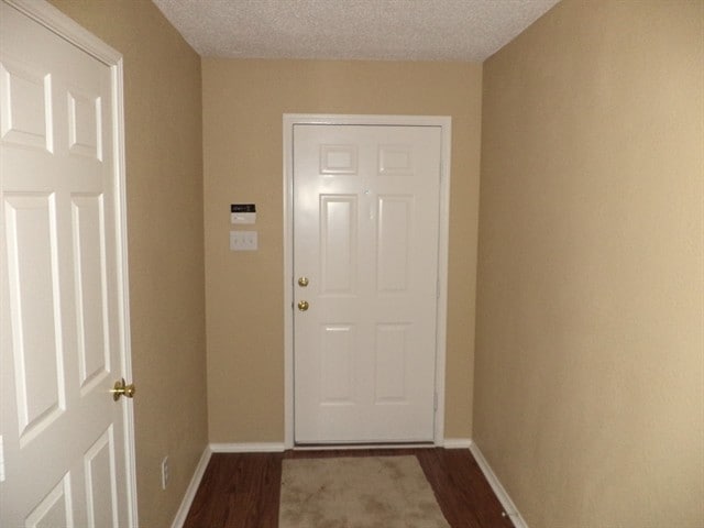 Building Photo - 1601 White Oak Rd