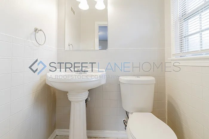 Building Photo - 1636 5th Ave W