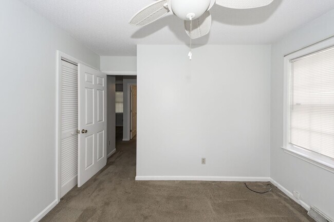 Building Photo - 3 Bedroom 2 Bath Home in Briarwood - Summerville