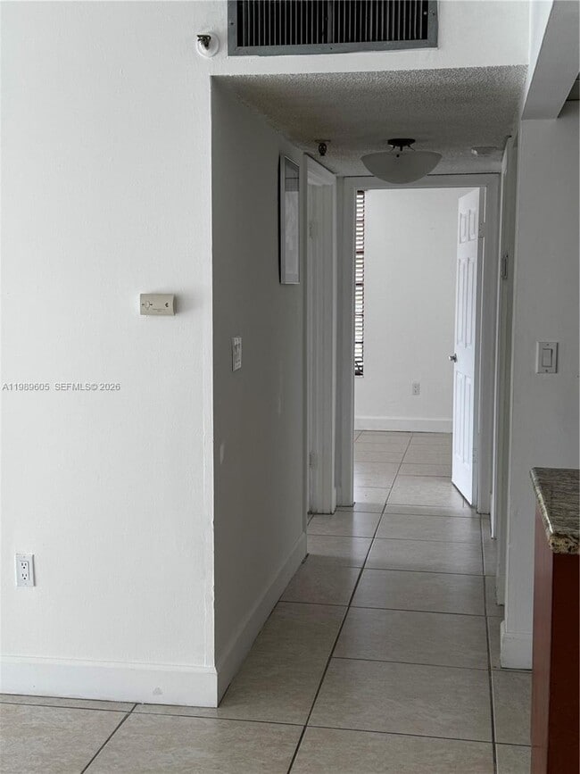 Building Photo - 9686 Fontainebleau Blvd