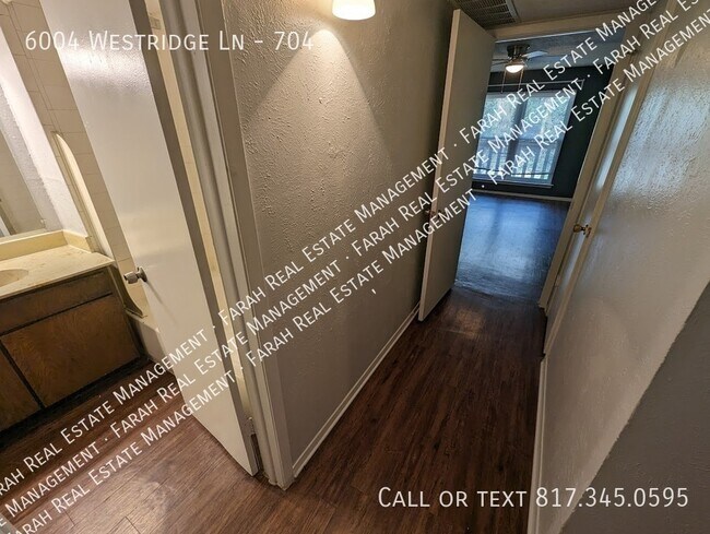 Building Photo - 6004 Westridge Ln
