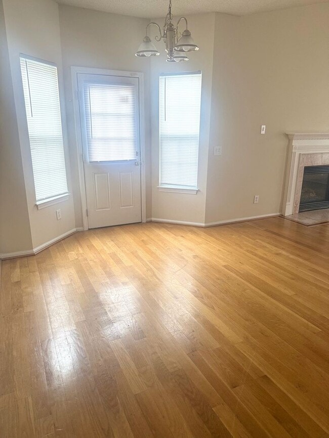 Building Photo - Moss Creek Place - AVAILABLE NOW
