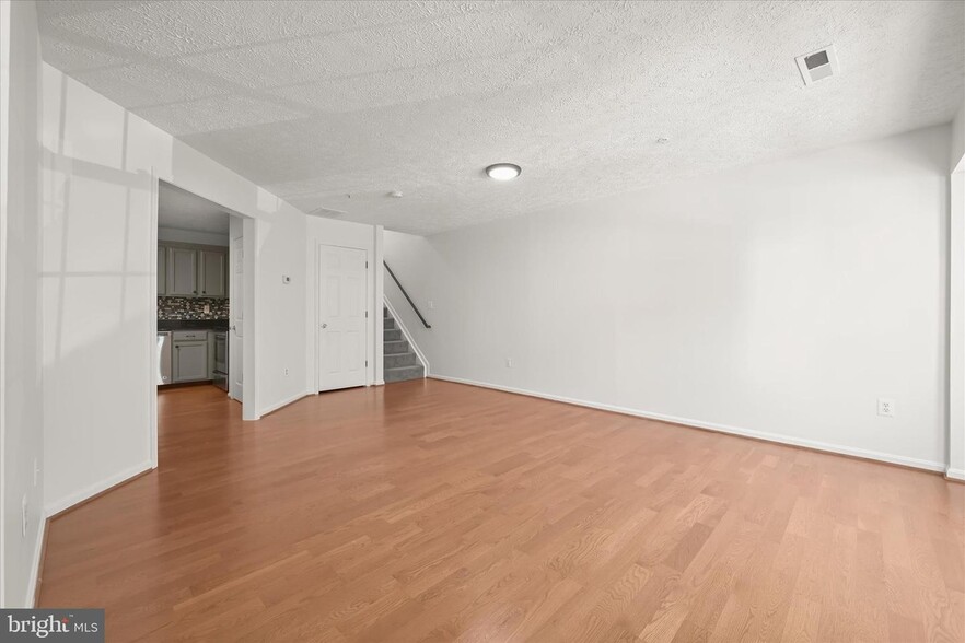 Building Photo - 8834 Goose Landing Cir