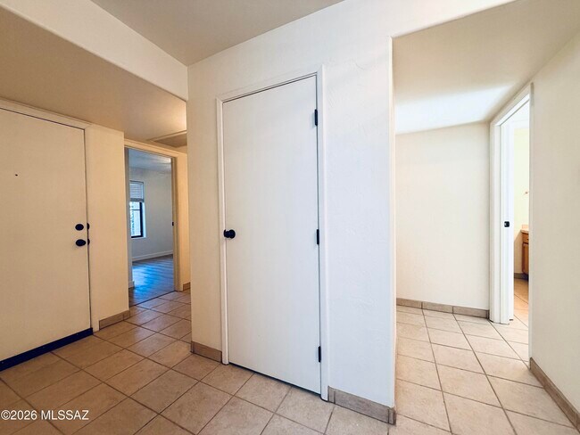 Building Photo - 5675 N Camino Esplendora