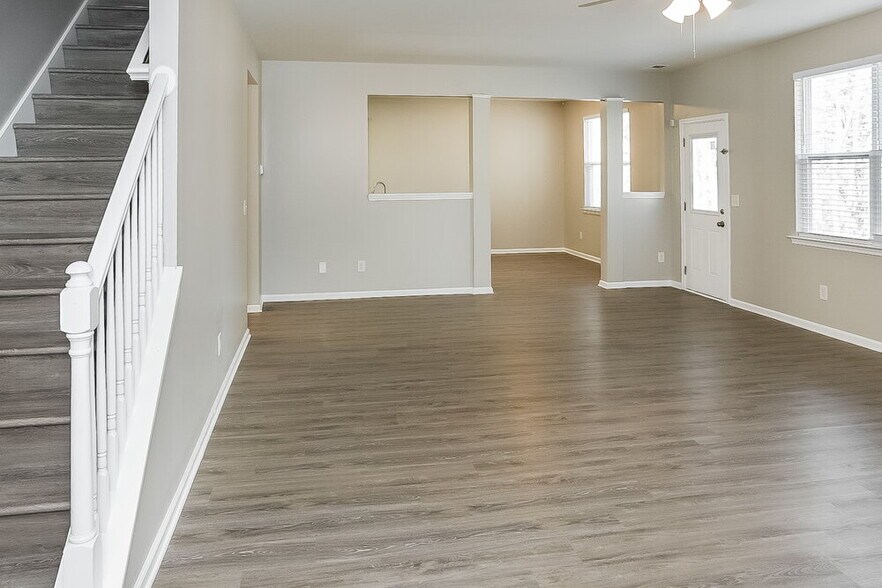 Building Photo - 119 Crescent Brook Crossing