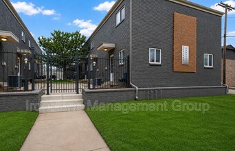 Building Photo - 3636 S Indianapolis Ave