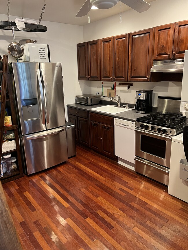 Kitchen - 3 Terrace Ct NE