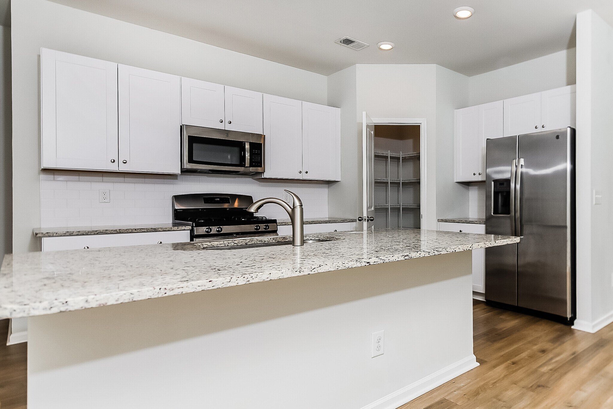 Building Photo - 136 Reindeer Rd S