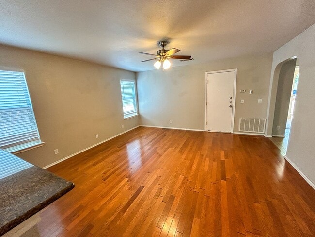 Building Photo - Cozy 3/2 in McKinney Park East