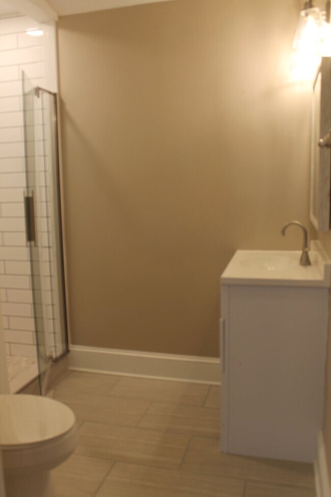 Building Photo - 3 bedroom 2 bathroom home