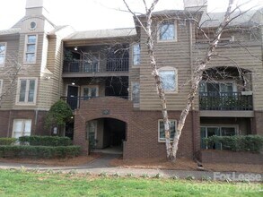 Building Photo - 1109 E Morehead St