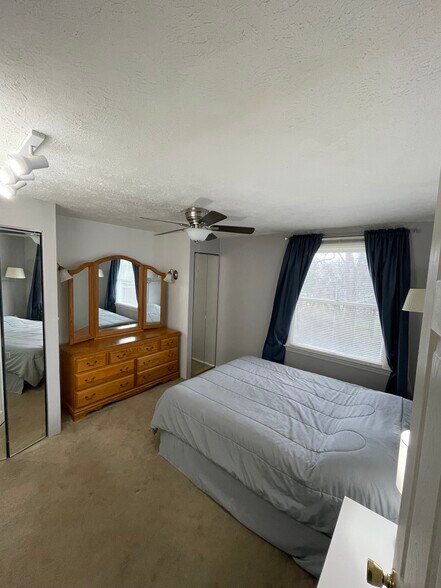 Building Photo - 236 Cresthaven Ln