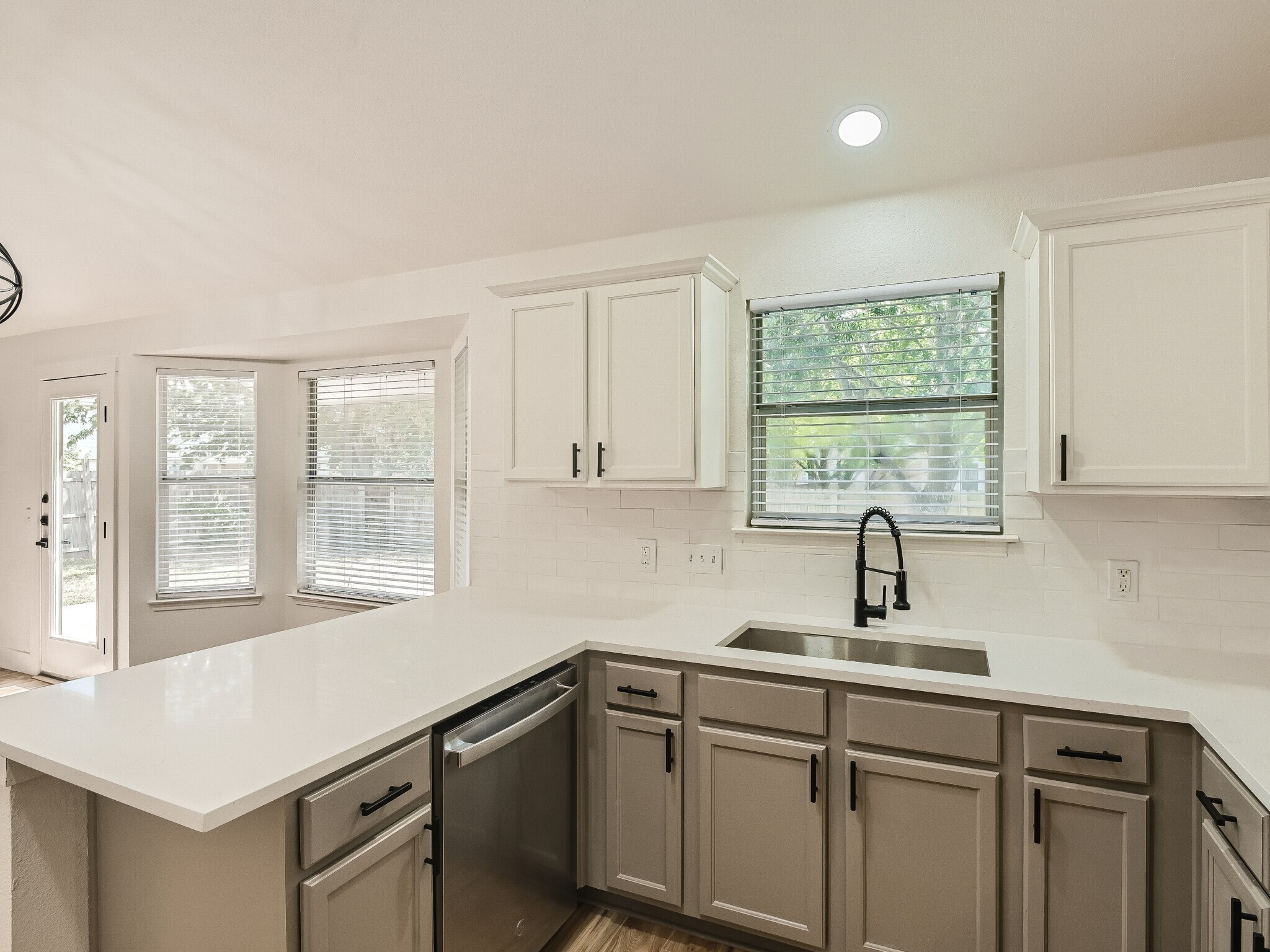 Building Photo - 116 Meadowside Dr