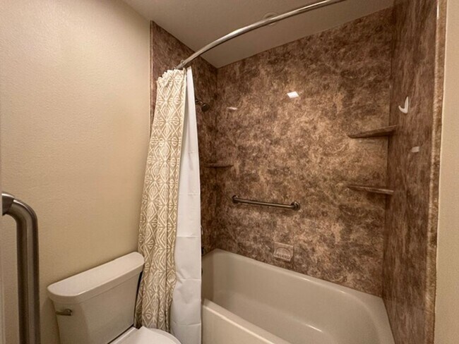 Building Photo - Stunning END-UNIT 3-bedroom condominium located in Agoura Hills