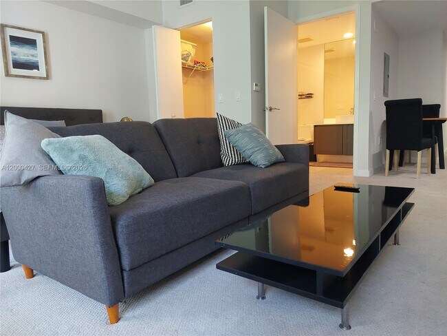 Building Photo - 31 SE 6th St