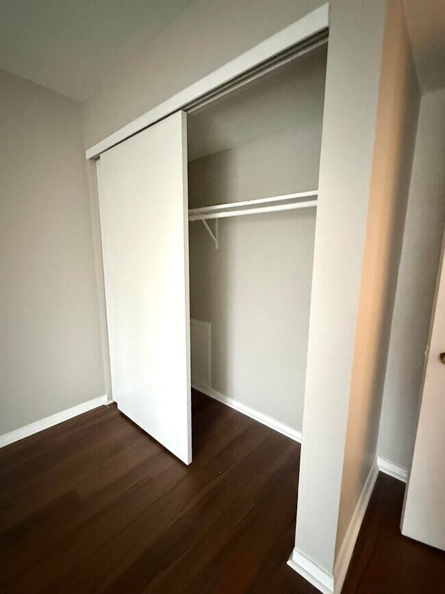 Building Photo - 6567 Poplar Woods Cir S