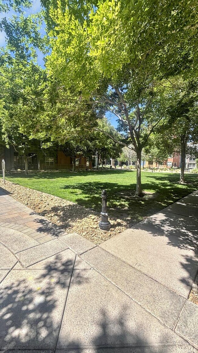 Building Photo - Lovely 2-Bedroom Condo with Convenient Acc...