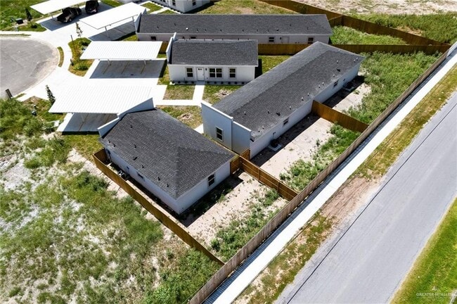 Building Photo - 16 Primrose Dr