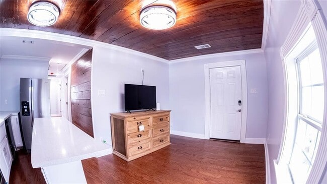Building Photo - 6201 Heards Ln