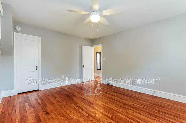 Building Photo - 404 Strawbridge Ave