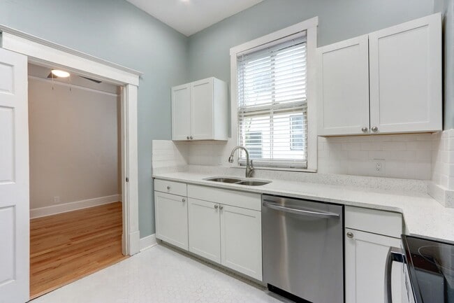 Building Photo - Renovated two bedroom apartment