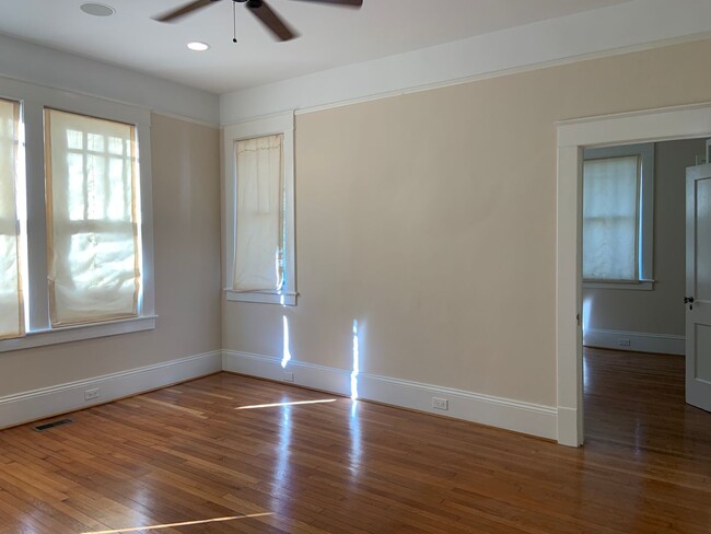 Building Photo - First Floor Unit For Rent Near UNCG!