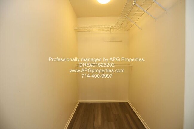 Building Photo - Newly renovated 3 bedroom / 2 bathroom hou...