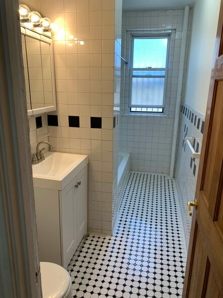 Building Photo - 360 Riverway