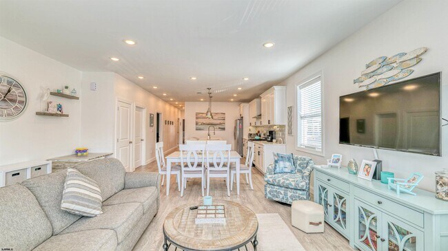 Building Photo - 1 N Victoria Ave